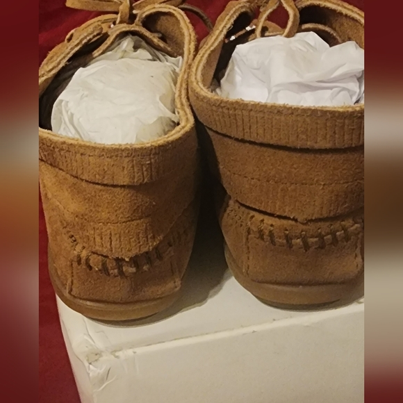 Minnetonka moccasin ladies sz 9 Nwot nvr worn. mc2 - Picture 4 of 6